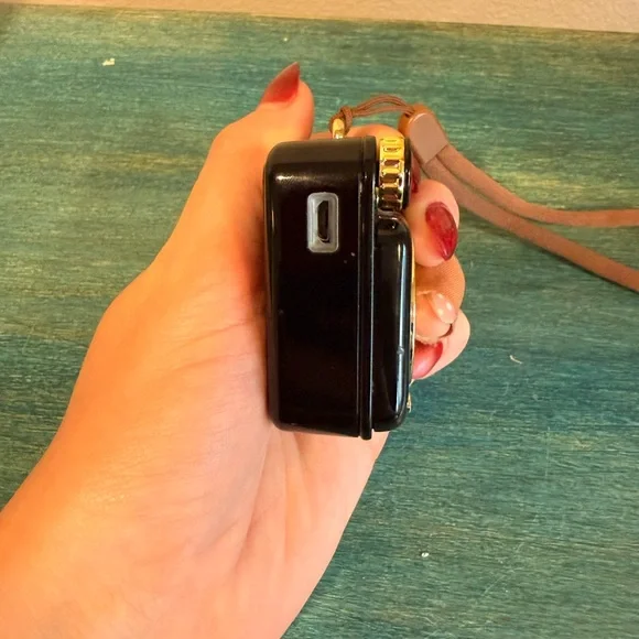 Muzen Audio Black & Gold Mini Bluetooth Speaker - Picture 3 of 6